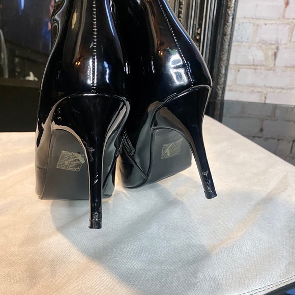 ‘Smooth Talker’ patent bootie - Picture 4 of 4